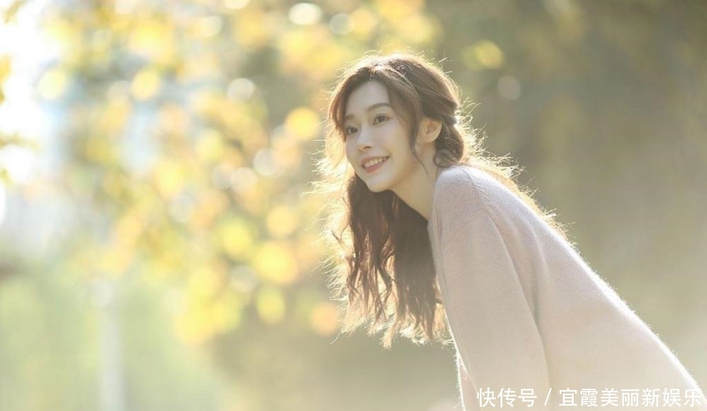  【写真】美女街拍：优雅知性美女丽质清爽写真
