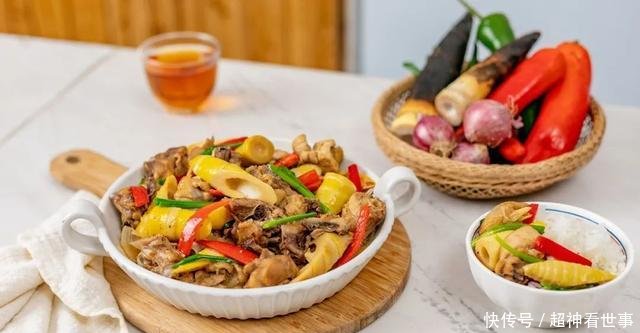  「我家」春天我家从不错过它，随手焖出一锅鲜，汤汁都舔干！