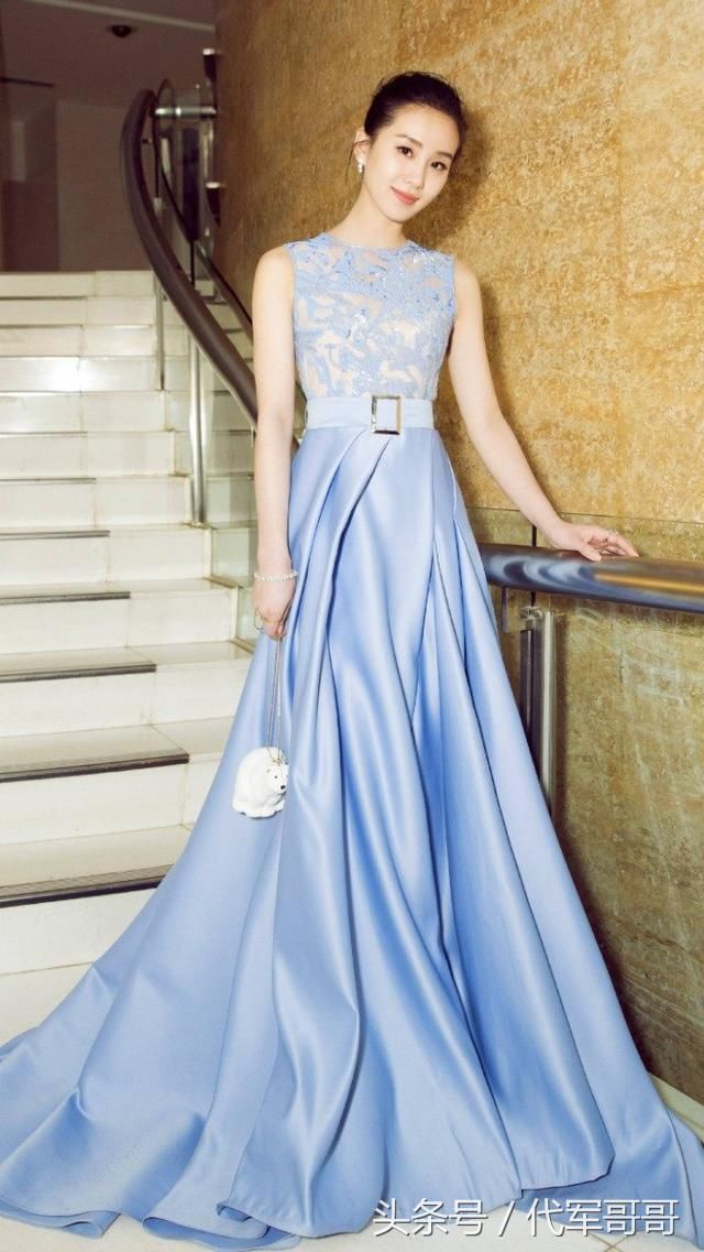 女星穿宫廷风裙装谁最美？迪丽热巴第八，赵丽颖第二，第一是谁？