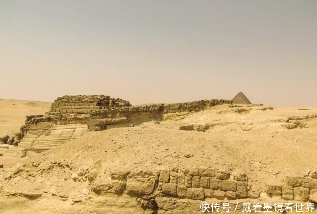 不敢相信，我发现了一个金字塔的神秘入口