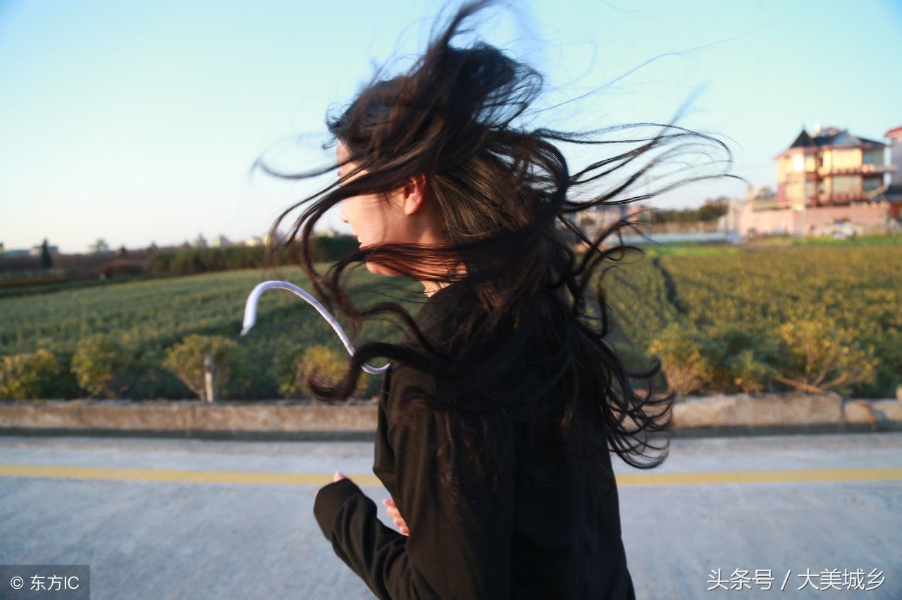 18岁时体重180斤，因为胖被嫌弃，23岁女孩一怒之下减肥70斤