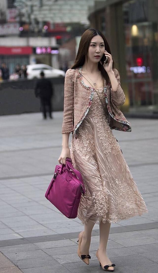  【春末】春末夏初穿连衣裙，搭配一件粗花呢外衣，保暖又显气质优雅
