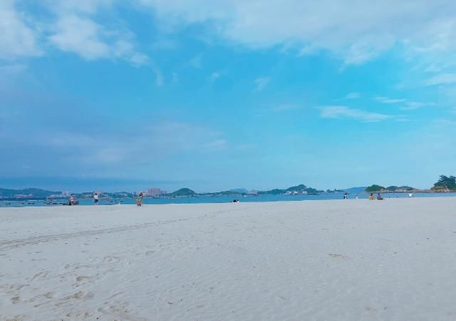 比三亚人少，比青岛消费低!这个高铁直达的小众海岛，景美海鲜多