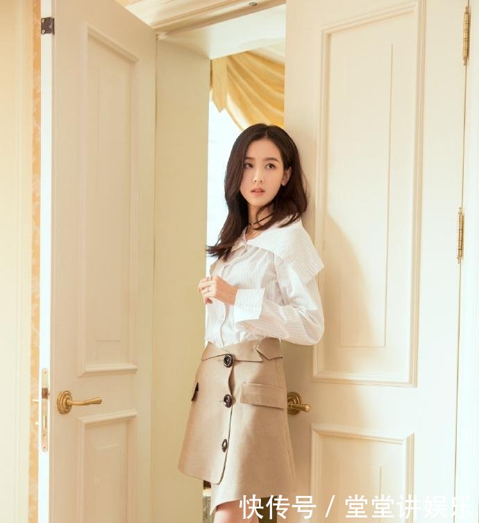 陈都灵瘦得过分, 这么小的牛仔裤都穿不满, 网友: 两根竹竿!