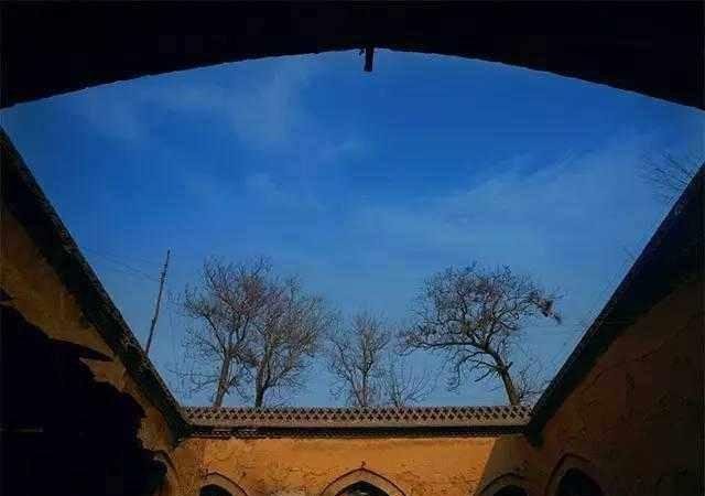  #地下#中国有个神秘的村庄, 房子都建在地下 那下雨怎么办