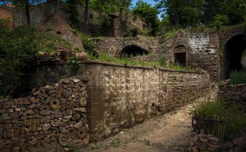 “铜钱”垒墙，陶瓷盖房，河南这座“土豪村”曾比肩景德镇