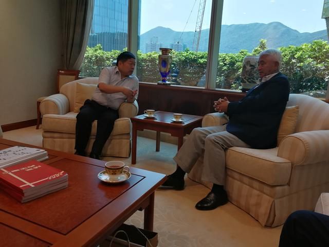 爷爷是民国首富，父亲还是中国首富，他却在一天内亏光150亿