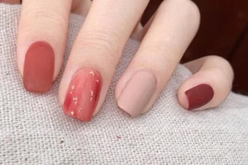  『早已』亮片美甲早已过时，来看看磨砂美甲的多种玩法，猫眼是独特的一种