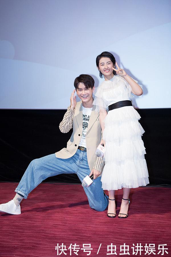 张子枫终于穿对了，白色蛋糕裙清新甜美范儿，网友：换双鞋更好！