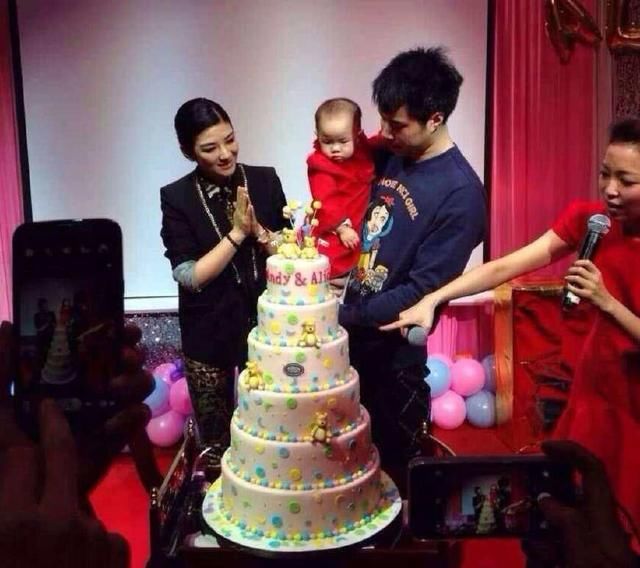 黄毅清自称已有实锤，网友：你什么国籍？承担哪国的法律责任？