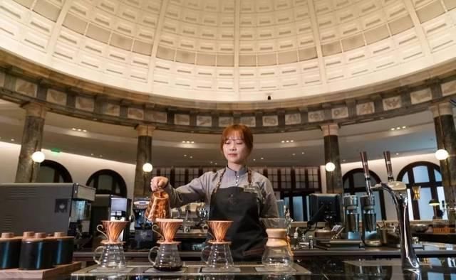 星巴克爆改百年老建筑，将闲置“废楼”改出王炸！网友：别卖咖啡