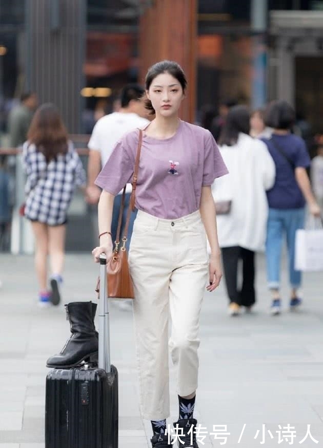 『感觉』简约又不乏时尚的美,淑女范的牛仔裤搭配,尽显你潇洒的一面