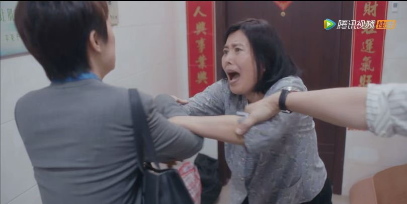 封容■让人喷饭的神仙配角！房似锦的妈在众妈里C位出道，被封容嬷嬷2.0