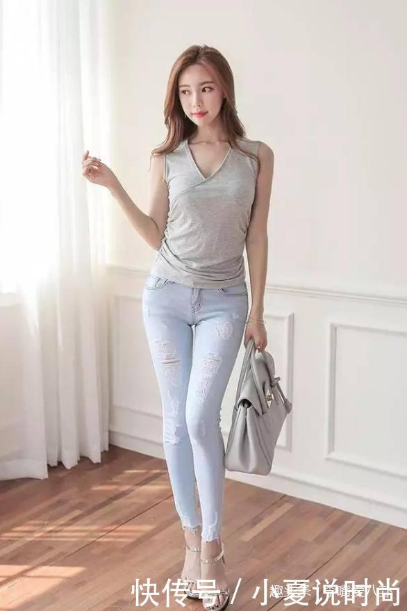 路人街拍,可爱小姐姐穿热裤,大长腿白皙水嫩,散发迷人魅力!!