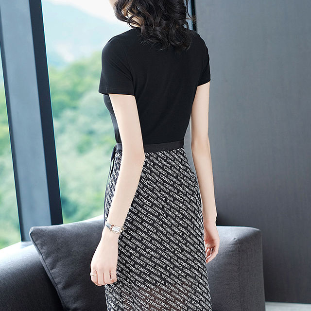 我的天啊!47岁的老婆真敢穿，时尚连衣裙，款款显瘦显嫩美