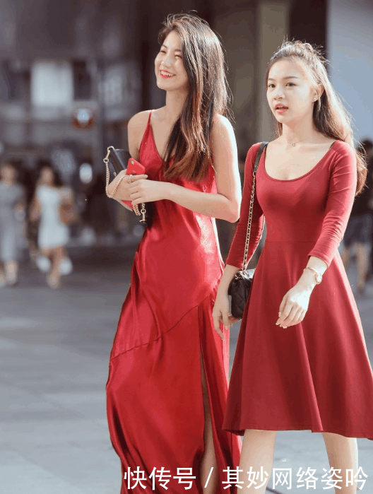  「姐姐」中国红姐妹花，上街逛街，回头率百分之百
