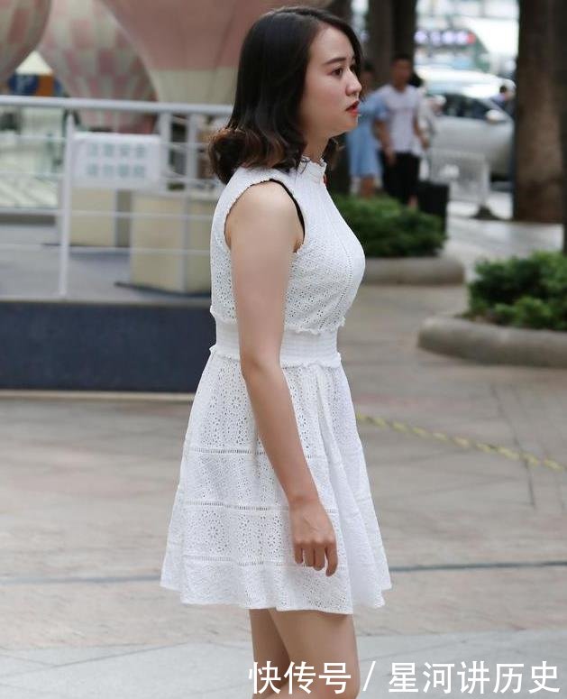#合适#穿大图案的小姐姐,戴这个耳环真合适