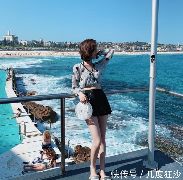 小姐姐来到泰国旅游，看着周围的人，发现没有一个比她更漂亮