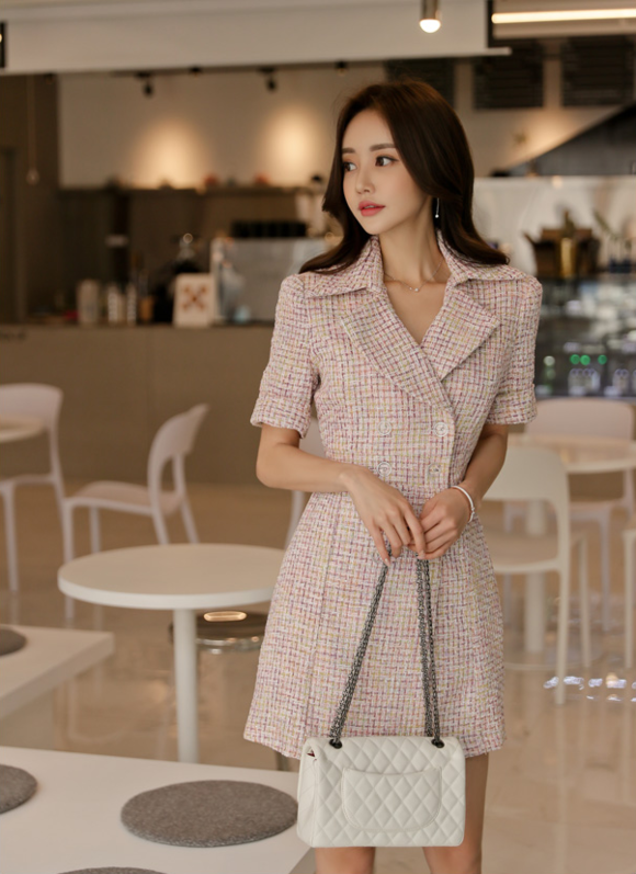 女神孙允珠,紫砂红豆纹理清雅甜蜜西装裙