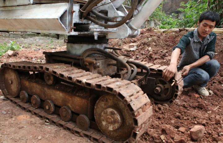 民间的造车智慧：农民3万造小挖机，称普通家庭能用得起！