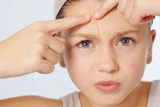 护肤扫盲｜爽肤水、柔肤水、收敛水、精华水，你选对了吗？