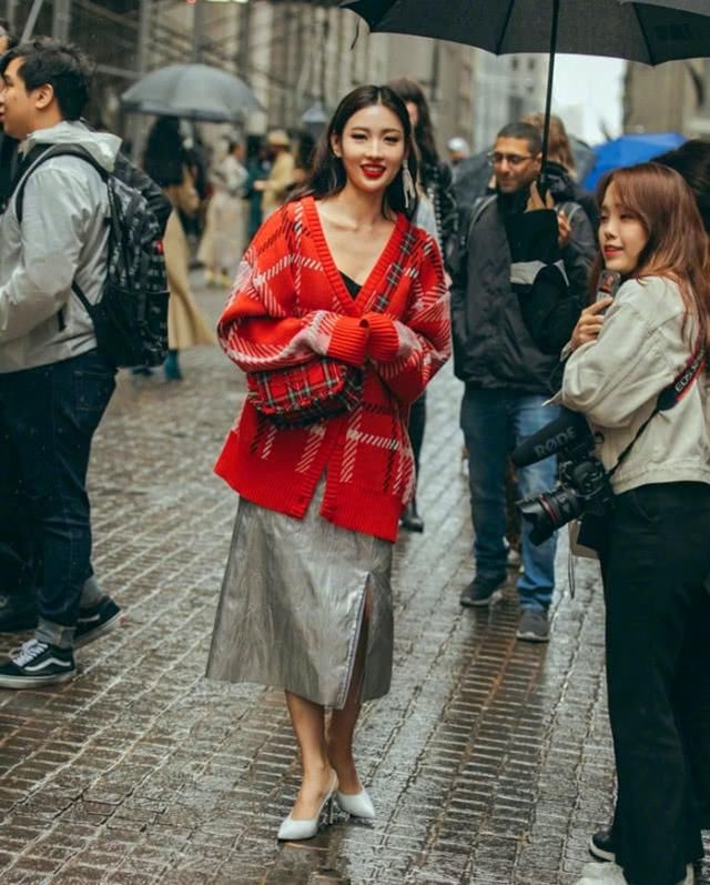 纽约时装周潮流街拍，各路潮男潮女汇集，女神时尚搭配惊艳路人！