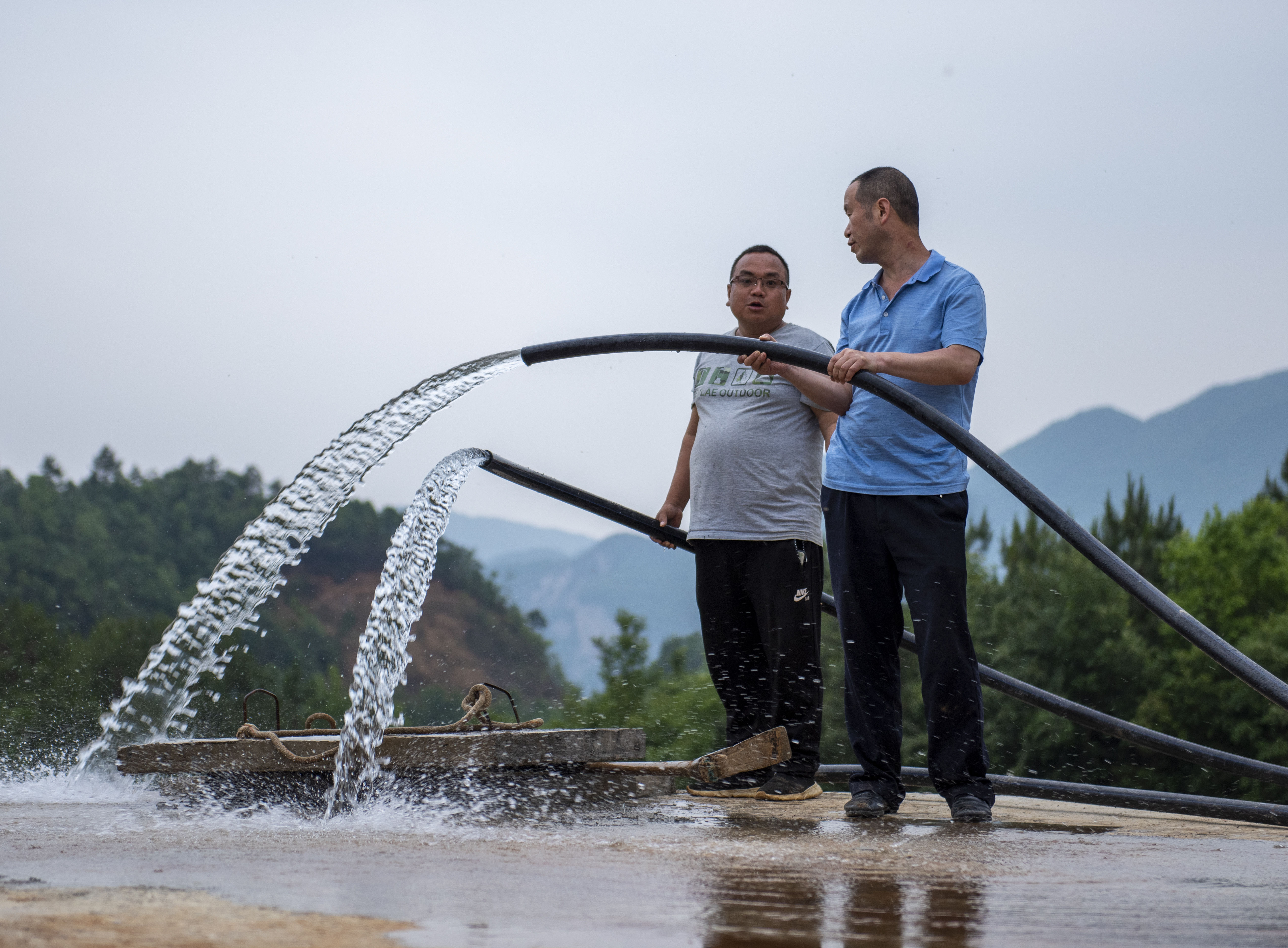  山乡|让贫困户告别吃“望天水”历史——贵州山乡掀起农村饮水安全保卫战