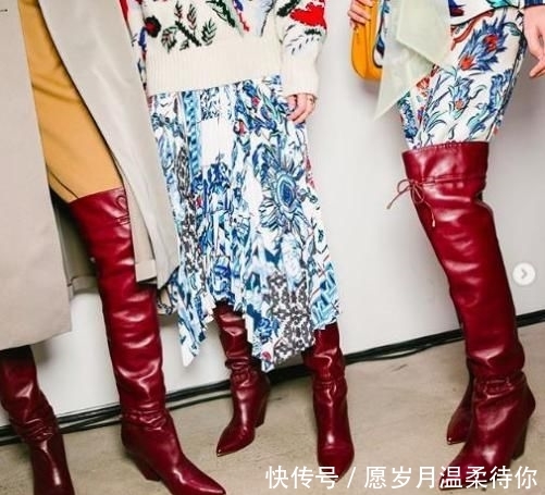 『 老态』放下身段狂推轻奢包包，梅根与奚梦瑶都输了，LV太子妃走秀显老态