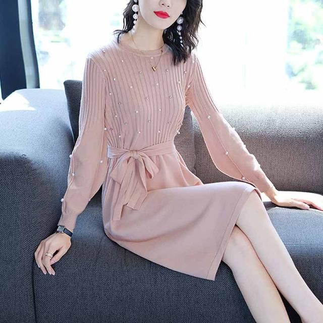 50岁婆婆很时髦，穿这样连衣裙惊艳全场，差点抢了新娘风头