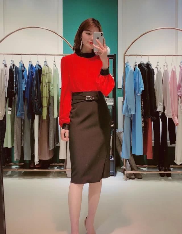  「展现出」一步裙才是提升女人味的法宝，这么穿更好看，让你轻松美成女神