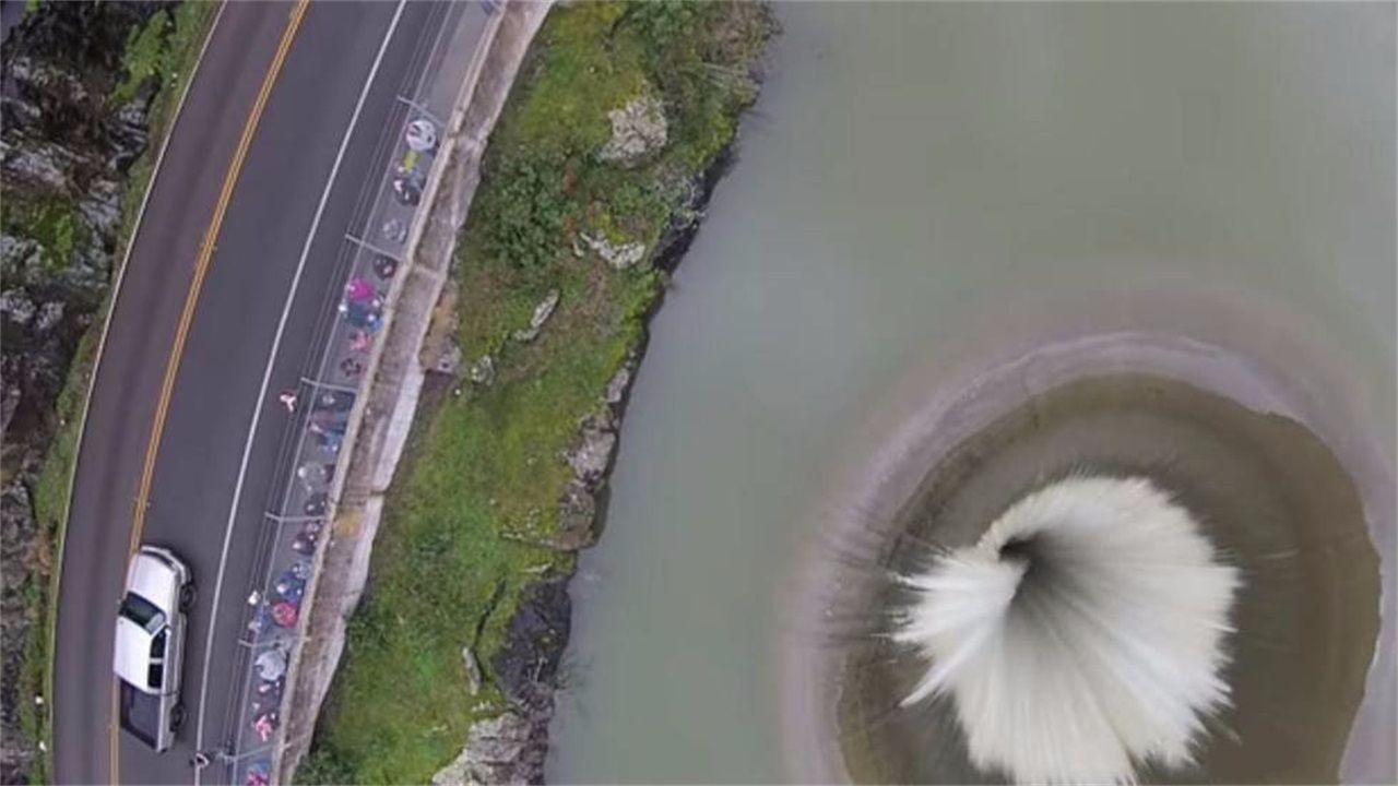 世界七大人工洞之一，直径达22米，水流量可达到4.8万立方