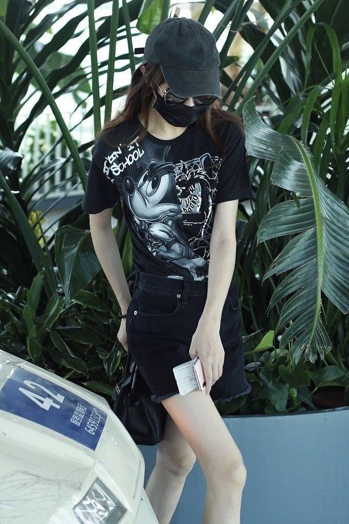 唐嫣上身还好，下身简直看着可怕，网友:她就这种干瘦干瘦的体质