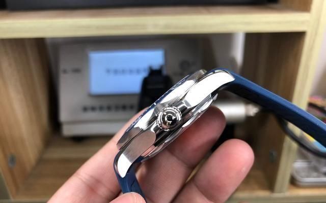  欧米茄：新款海马300中，你最喜欢哪个颜色？进来看看我的看法吧