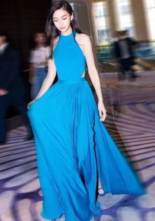 杨颖太有心机了，穿这条裙子暗藏玄机，手一拉就秀出了大长腿！