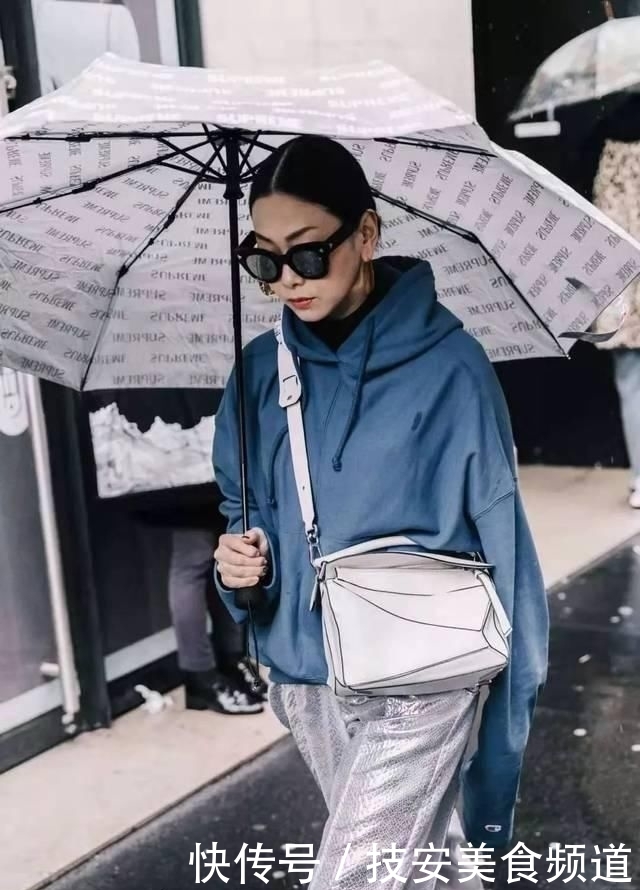 『时髦』衬衫+小高领的搭配=开春最流行的穿搭!