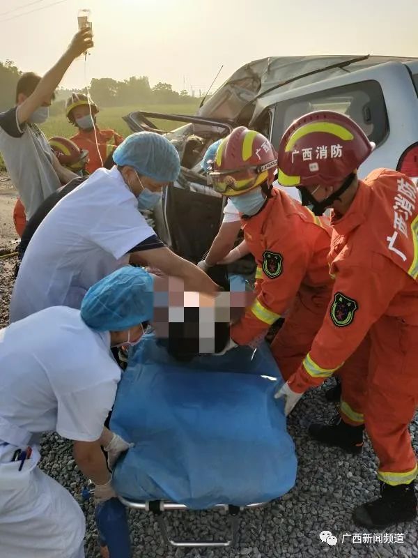 『国道』国道G322发生惨烈车祸，大货车撞上面包车，5人不幸遇难