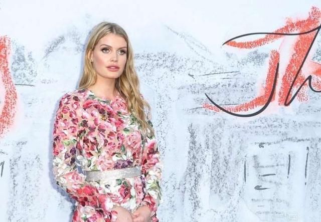 戴安娜王妃侄女一张美照惊艳全球, 但她其实不是零死角正妹