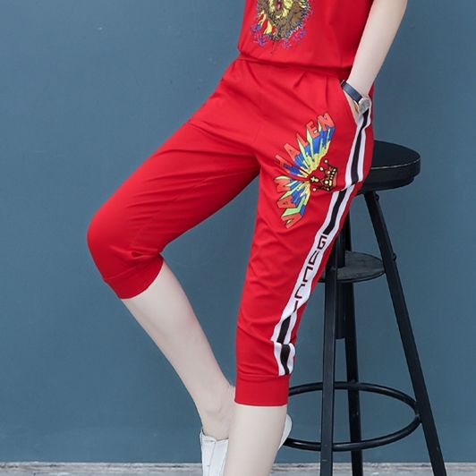 身材矮胖的我，出门从不穿裙!穿这洋气欧货套装，显瘦显高超嫩美