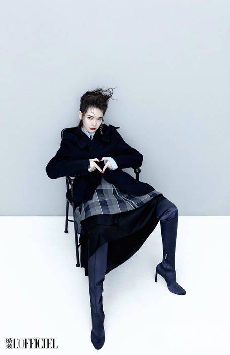 戚薇登时装杂志封面 帅气演绎"冷都女"