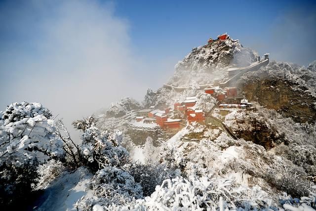 中国最赚钱的一座山，年收入是黄山的10倍！游客络绎不绝！