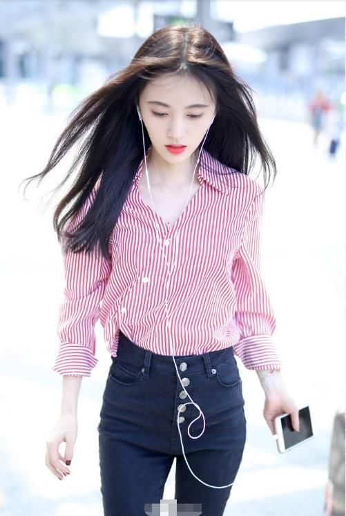 159的鞠婧祎太心机，下衣失踪穿出180腿长，网友:矮子也能成超模