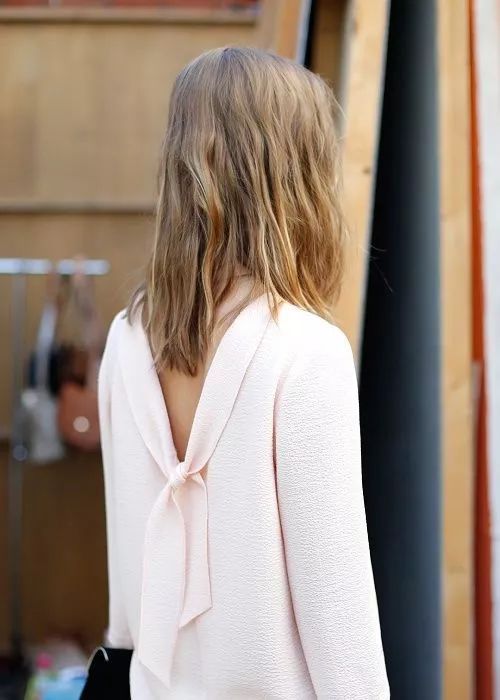 今年夏天巴黎女人都在这样穿，精致又浪漫