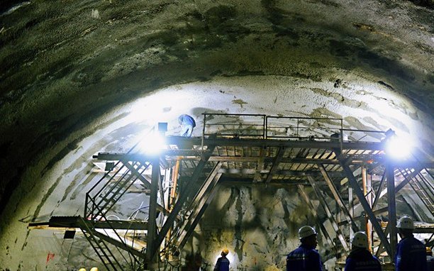  「基建」11年只挖了12公里！“世界最难挖的隧道”仅剩最后两公