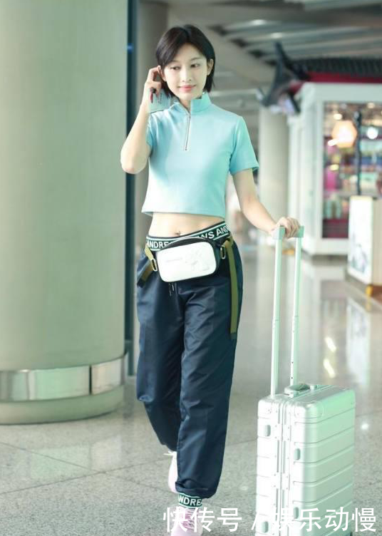 34岁张俪短发立领露脐装,网友:美不是盖的,真是美到了没朋友