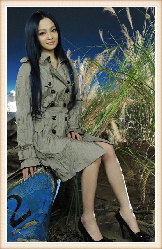 张韶涵又瘦了？紧身仔裤硬是穿成阔腿裤，网友：能有80斤？