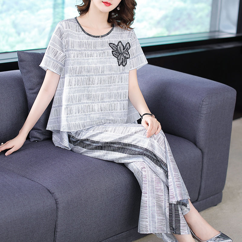 带娃出门千万别穿连衣裙,穿洋气阔腿裤套装,下一个辣妈就是你