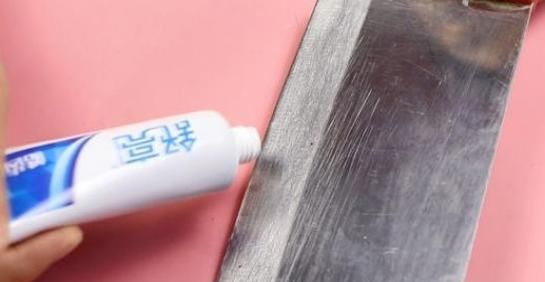  『方式去进行磨刀』菜刀别乱磨了!不用磨刀石,教你2招,菜刀立马锋利如新!