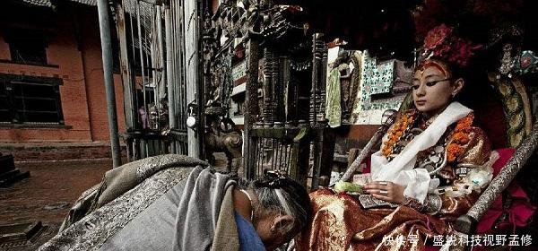 尼泊尔的“活女神”，4岁上位，10年不可以见人，废除后生活很悲