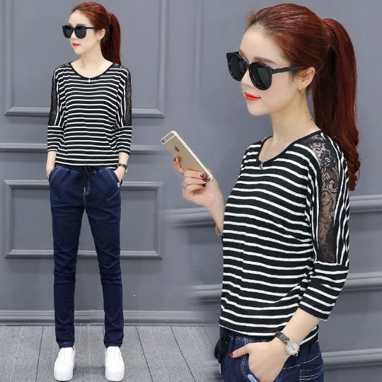 女人丰满有个好处，即使穿白菜价紧身T恤，曼妙身材也能美到极致