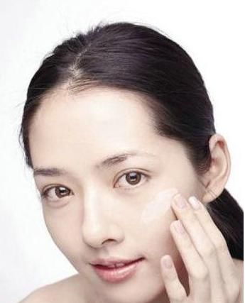  『女人』女人是否显老，看的不是年龄，而是这3个部位，藏也藏不住